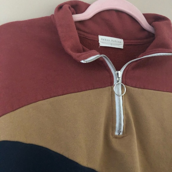 CROPPED BLOCK SWEATER - Picture 2 of 4